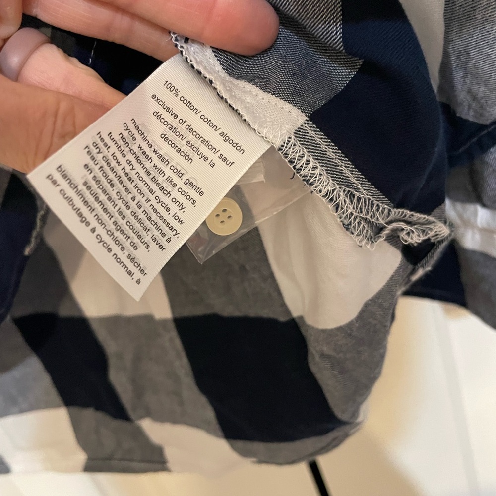 NWT Women’s Tommy Hilfiger Blouse - Size Large - Picture 4 of 8